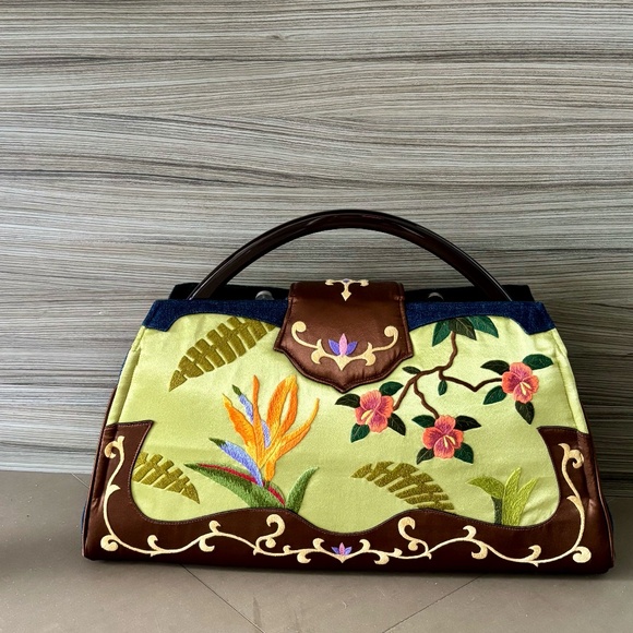 HANDCRAFTED DENIM CLUTCH BAG WITH SILK PANELS - Picture 2 of 3